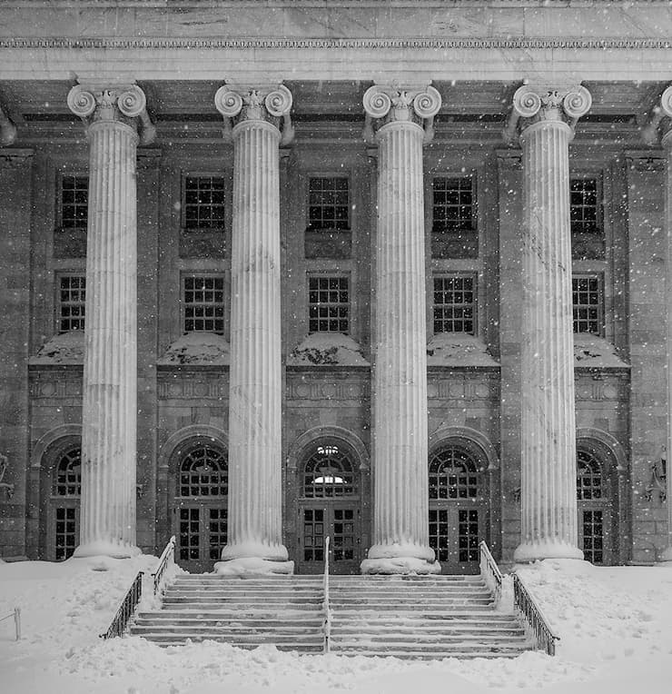 court-pillars Court