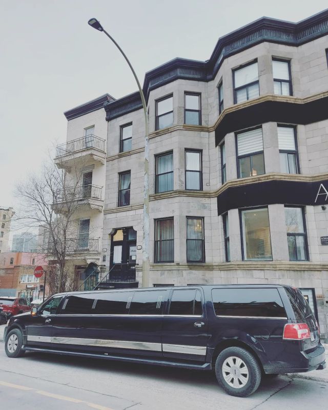 Wedding day is Limo day!